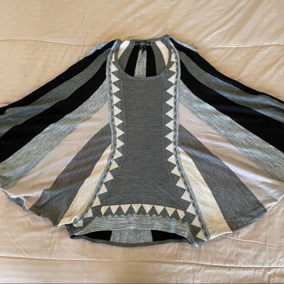 Love Stitch Batwing top - Women's size M - Picture 6 of 10